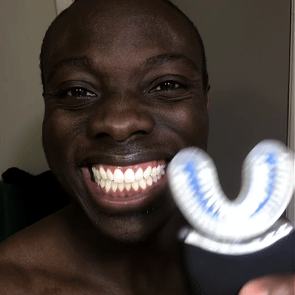 🦷 Kit Complet de Brosse à Dents Électrique 360° en U – Nettoyage Intelligent pour Toute la Famille